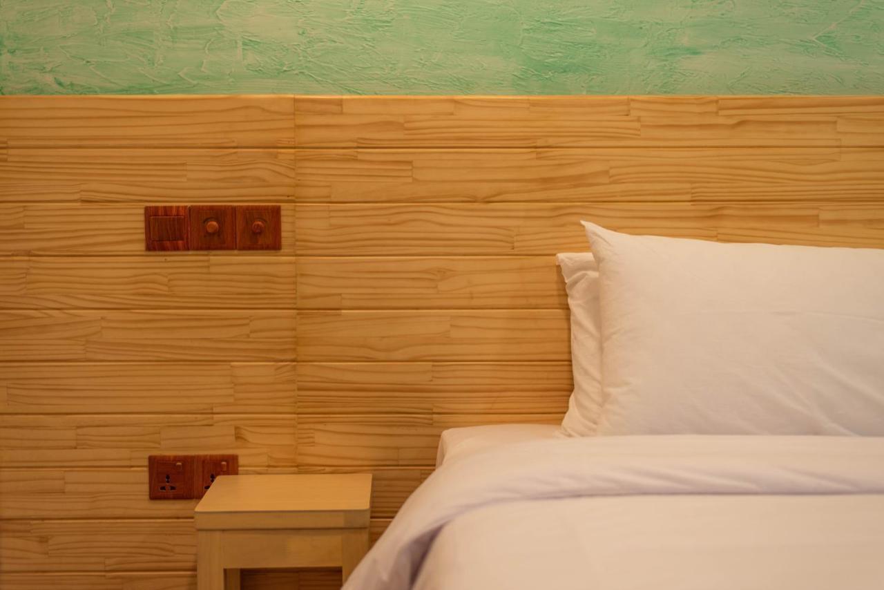 Turtle Maldives - Your Gateway To The Beach & Marine Adventures Await! Omadhoo Exterior foto