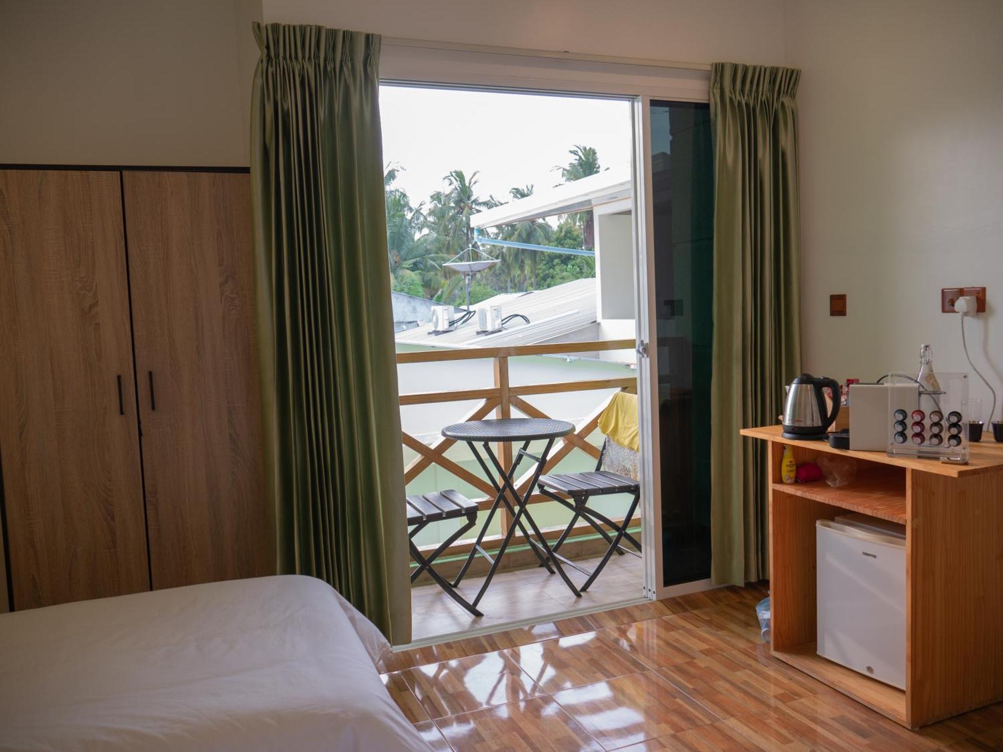 Turtle Maldives - Your Gateway To The Beach & Marine Adventures Await! Omadhoo Exterior foto