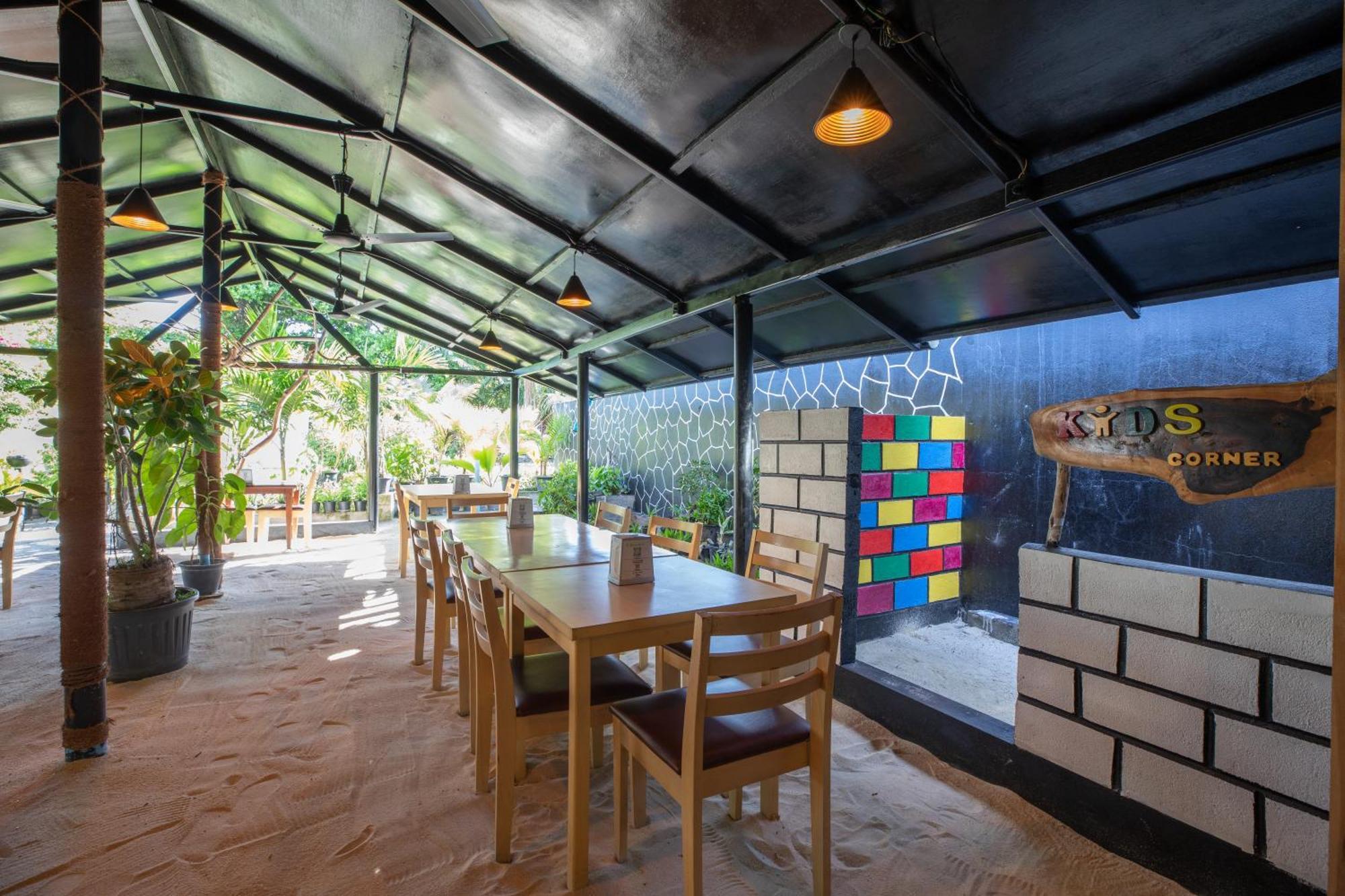 Turtle Maldives - Your Gateway To The Beach & Marine Adventures Await! Omadhoo Exterior foto