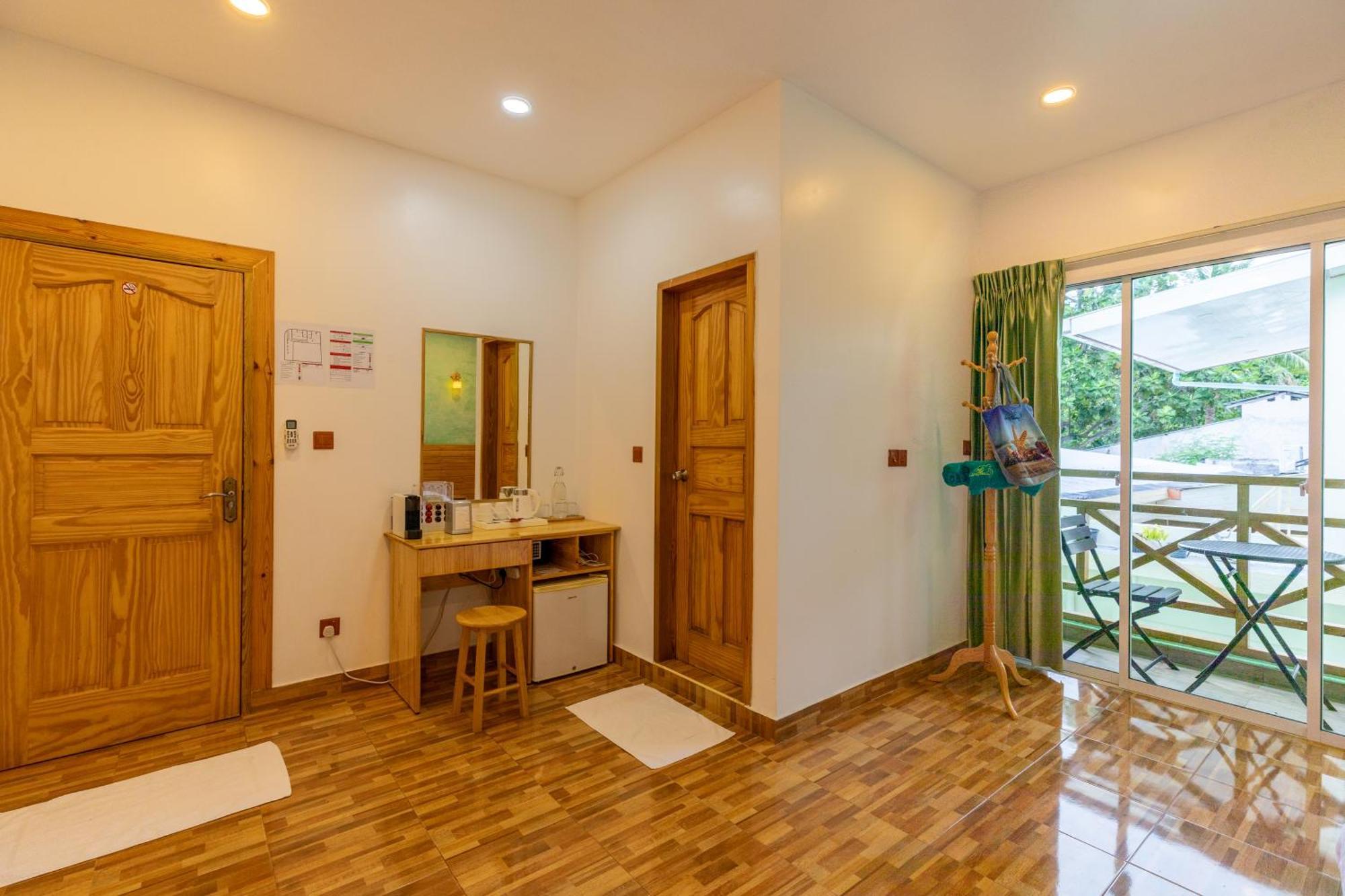 Turtle Maldives - Your Gateway To The Beach & Marine Adventures Await! Omadhoo Exterior foto